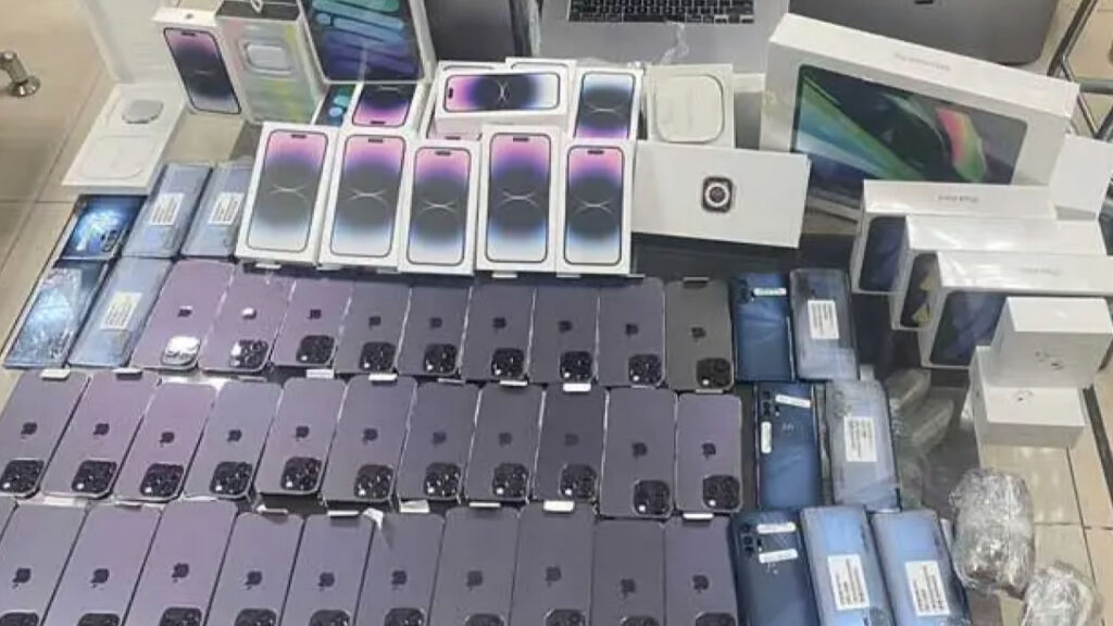 Pakistan Customs Intercept Rs446 Million Worth of Phones Smuggled